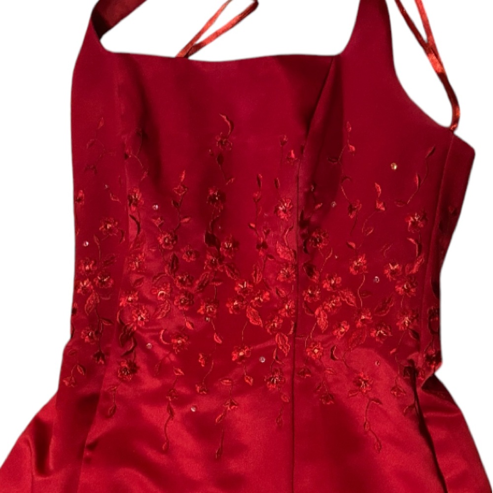 Ladies Sz 6 Long Maxi Dress red Gown, sequins surround the top area. Gorgeous - Picture 3 of 10